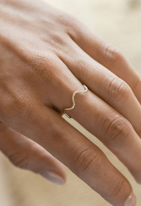 Wiggle Wavy Ring / Silver
